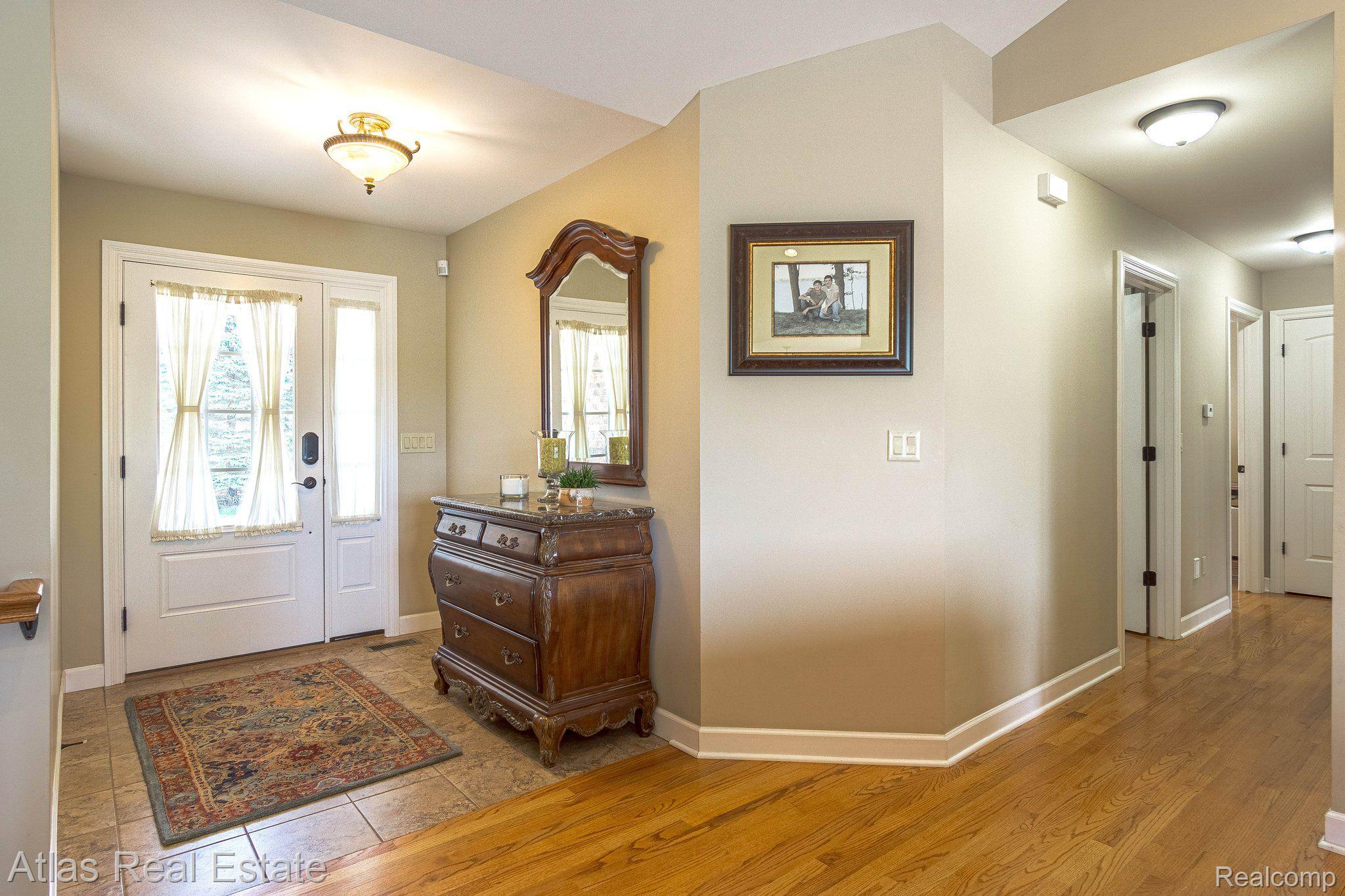 10114 Ridge Road Goodrich, MI 48438 - Photo 16 of 67 Foyer/hallway