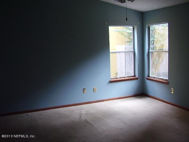 2465 Wattle Tree Road East Jacksonville, FL 32246 - Photo 9 of 11 an empty room with a window