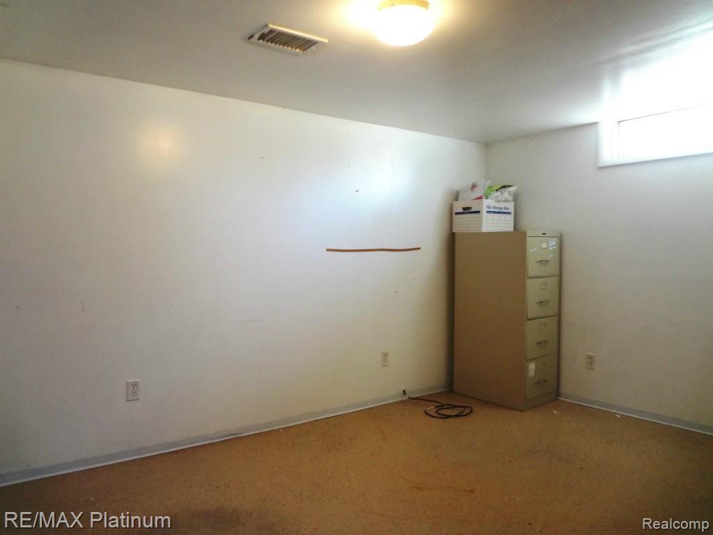 320 Mann Street Pinckney, MI 48169 - Photo 15 of 16 LOWER LEVEL OFFICE/ROOM