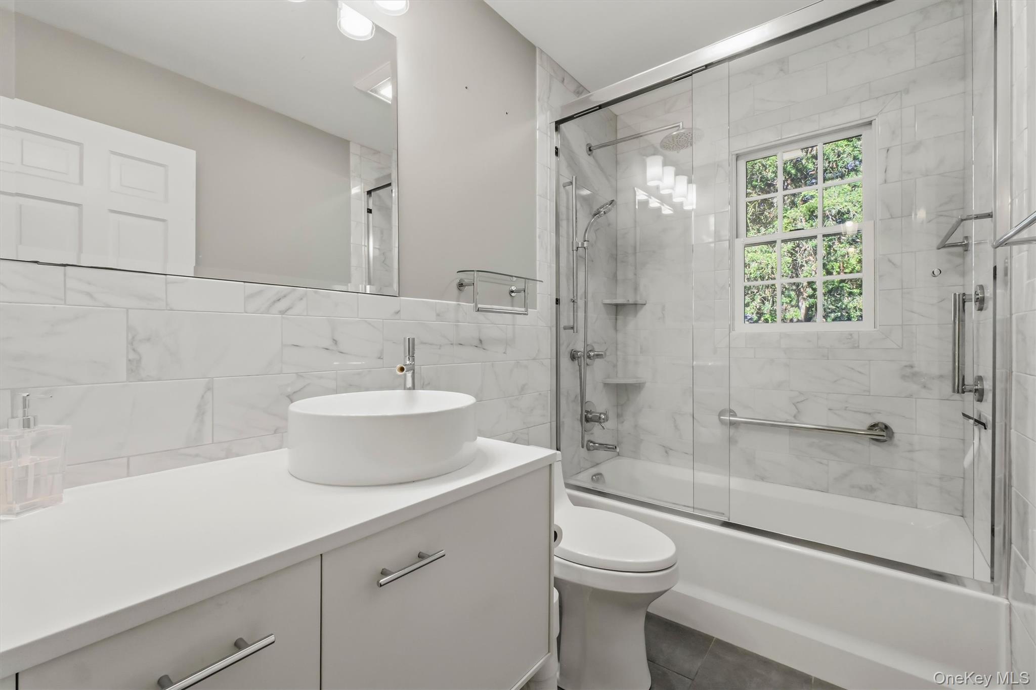 10 Oak Bend Road Poughkeepsie, NY 12603 - Photo 15 of 39 Hall bathroom