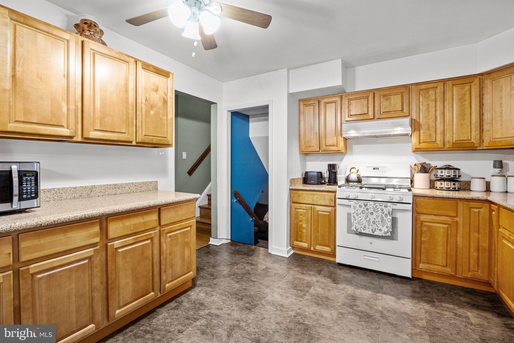 1077 Hilltop Road Warminster, PA 18974 - Photo 11 of 28 Kitchen