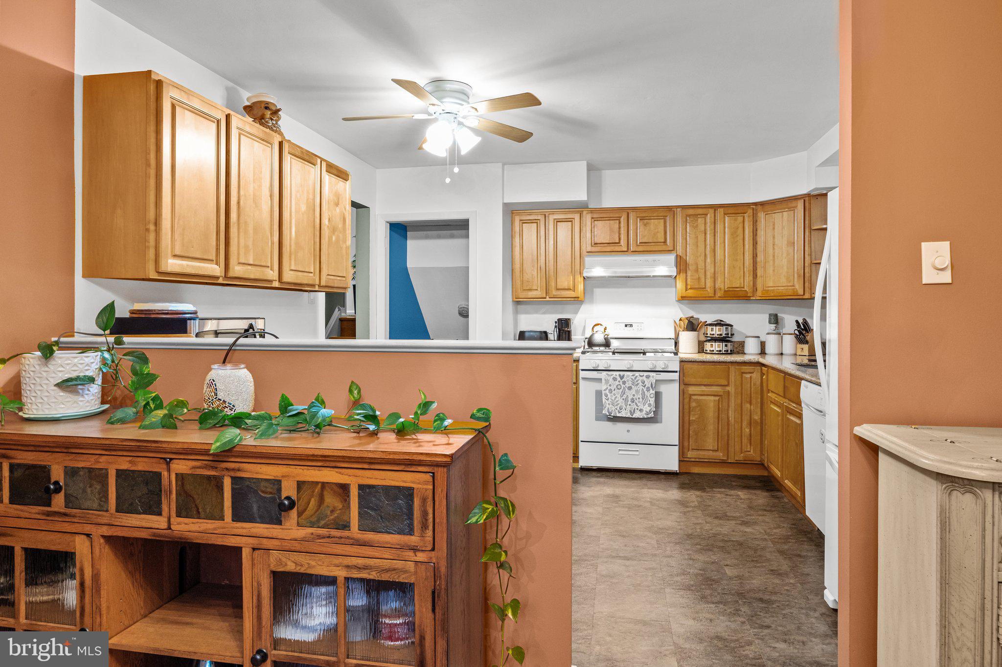 1077 Hilltop Road Warminster, PA 18974 - Photo 13 of 28 Dining Room