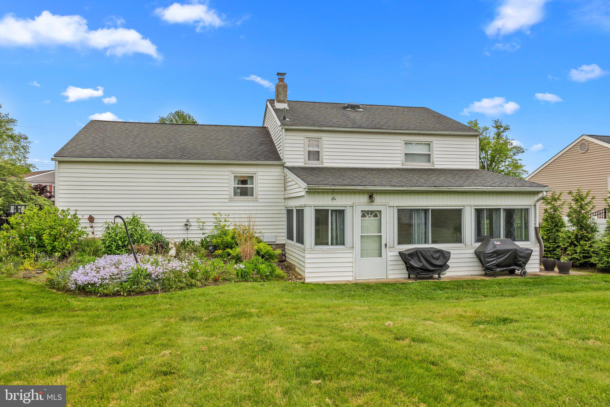 1077 Hilltop Road Warminster, PA 18974 - Photo 23 of 28 Back of House