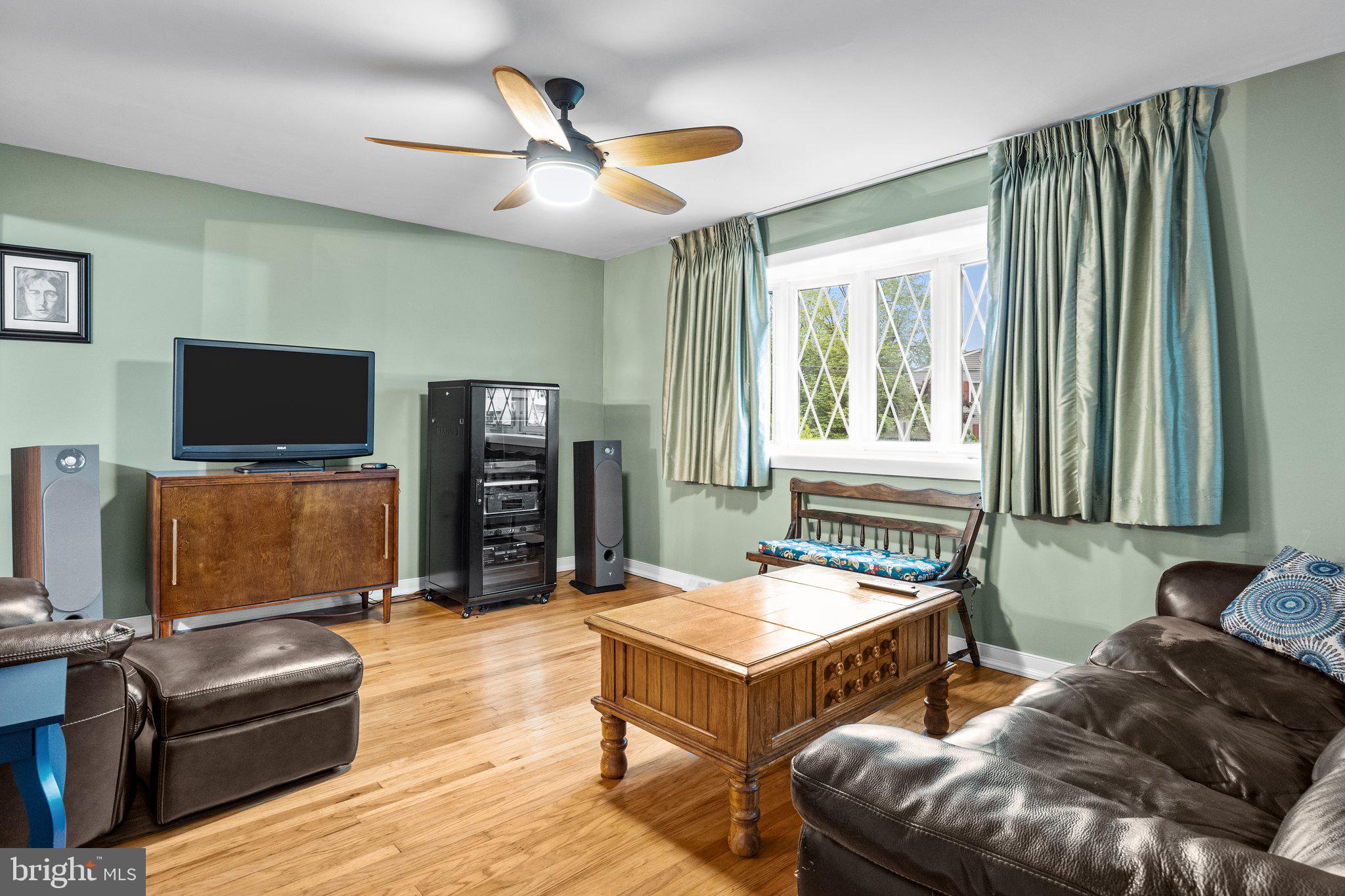 1077 Hilltop Road Warminster, PA 18974 - Photo 6 of 28 Living Room