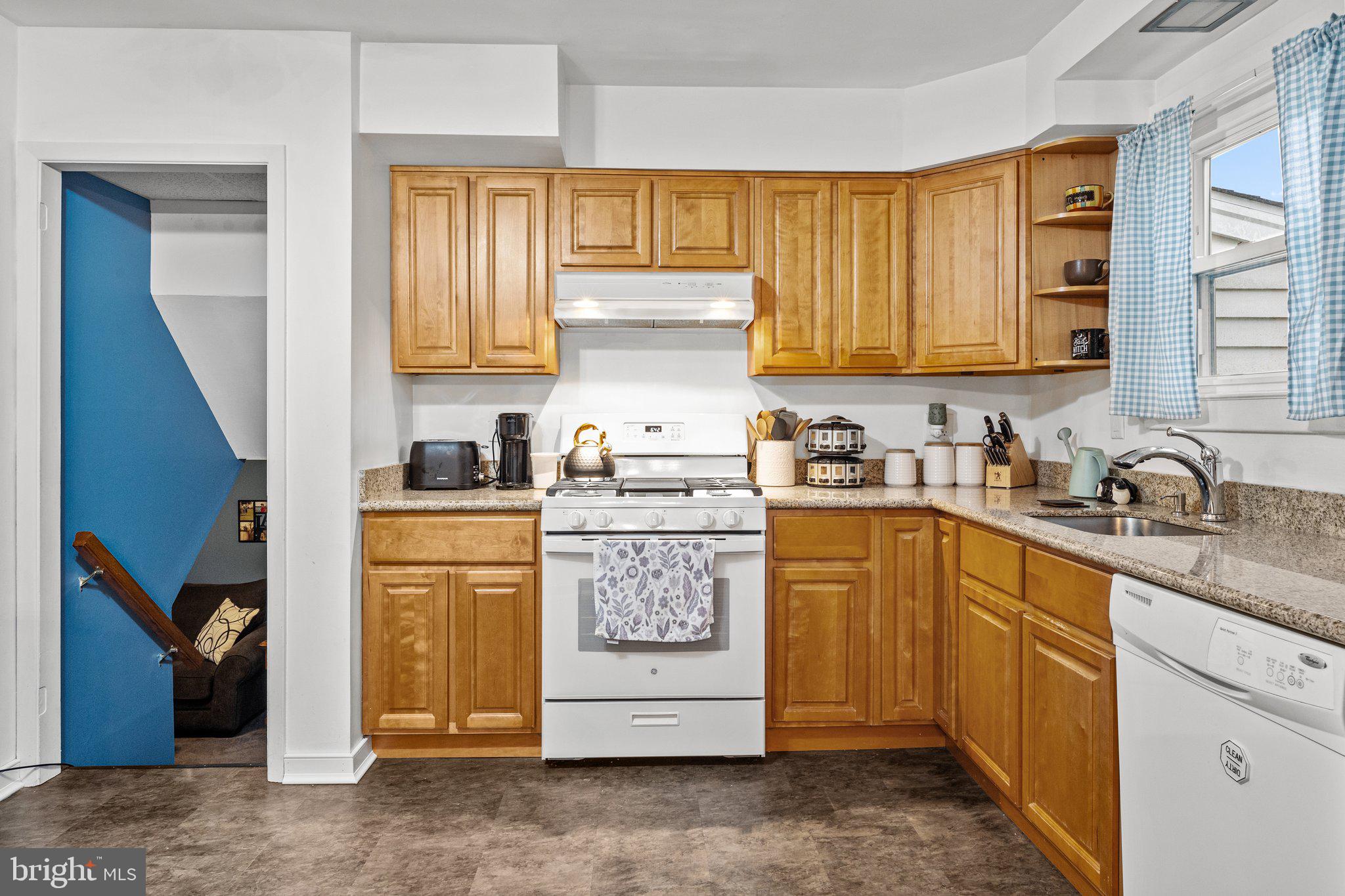 1077 Hilltop Road Warminster, PA 18974 - Photo 9 of 28 Kitchen