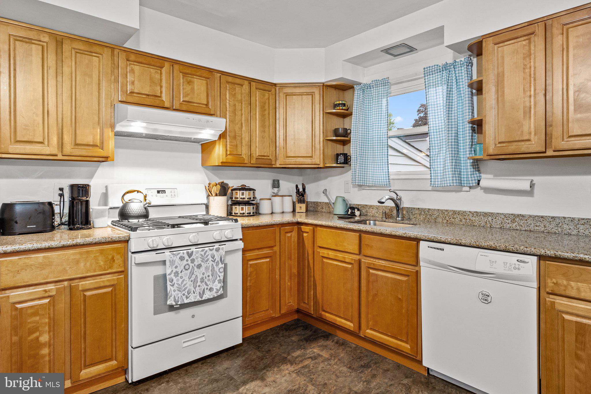 1077 Hilltop Road Warminster, PA 18974 - Photo 10 of 28 Kitchen