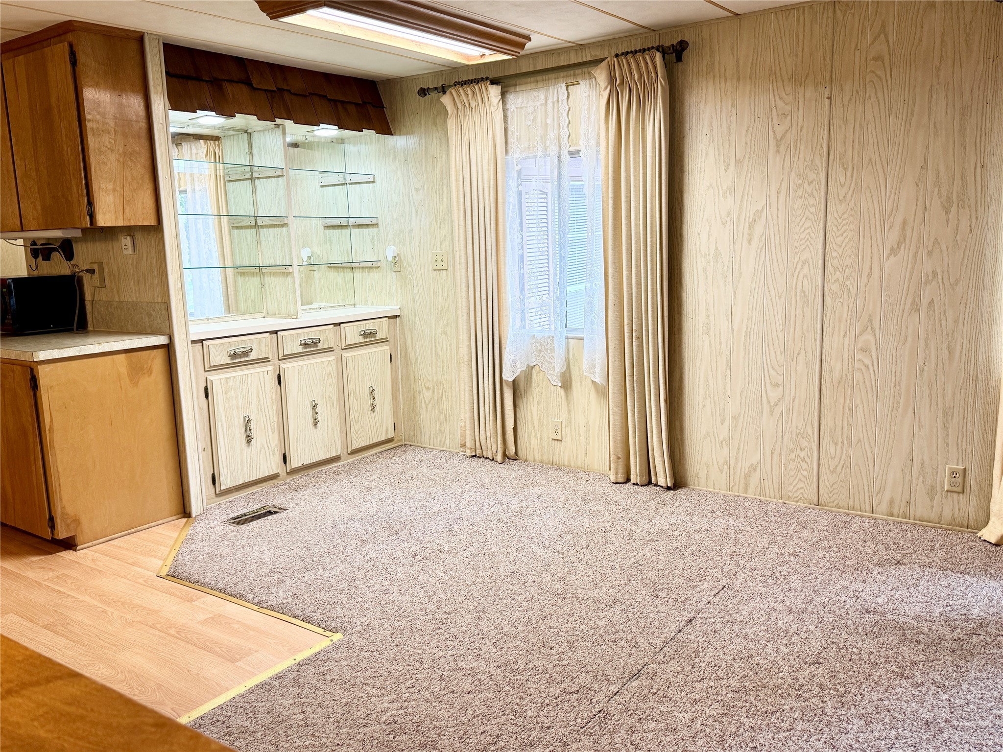 39 Whippoorwill Lane Trinity, TX 75862 - Photo 8 of 27 Looking from the front door toward the dining area.