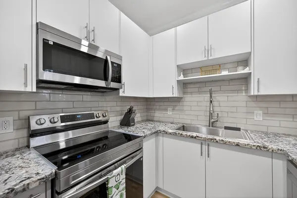 $339,500 | 10001 Woodcreek Oaks Boulevard, Unit 1513, Roseville, CA 95747