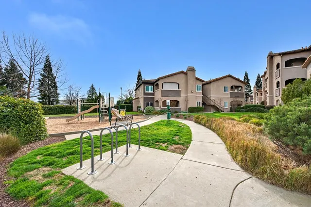 $347,000 | 10001 Woodcreek Oaks Boulevard, Unit 1513, Roseville, CA 95747