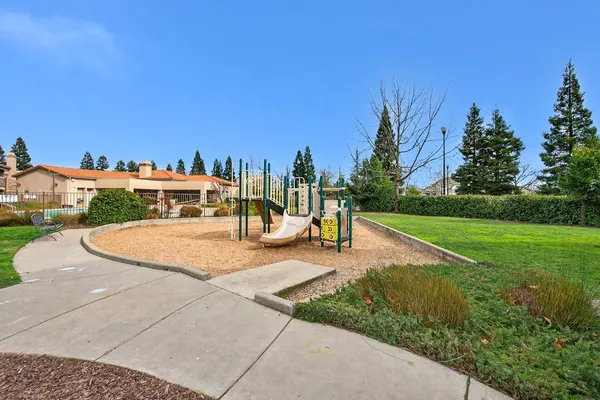 $342,000 | 10001 Woodcreek Oaks Boulevard, Unit 1513, Roseville, CA 95747