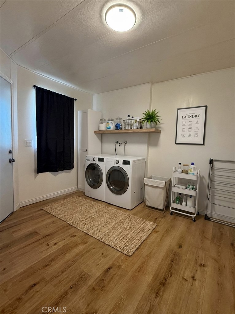 32883 Newberry Road Newberry Springs, CA 92365 - Photo 13 of 14 a bedroom with a bed and a chair