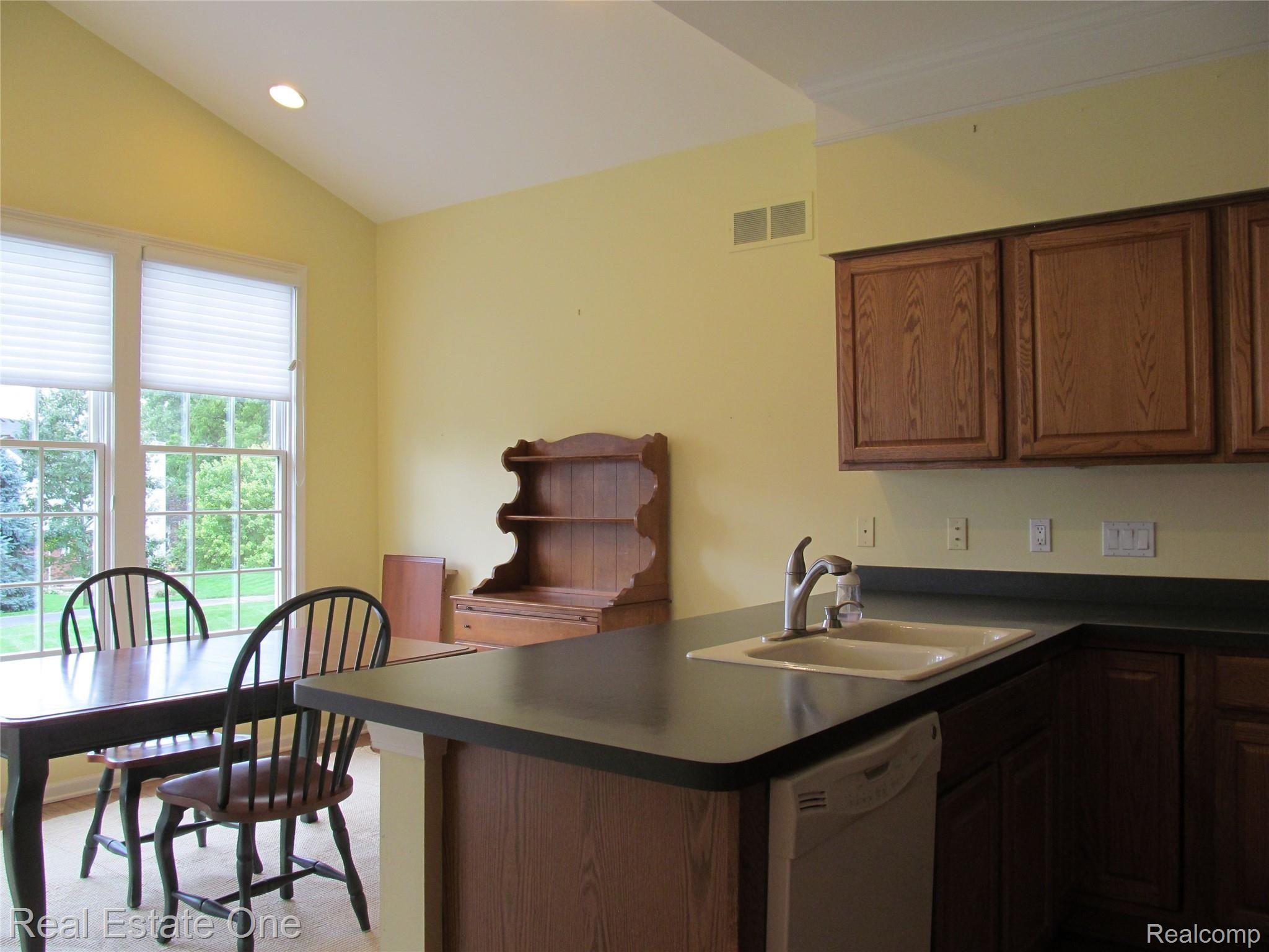 1505 Ford Court, Unit 29 Rochester, MI 48306 - Photo 8 of 30 IMG_1242 - Copy.JPG