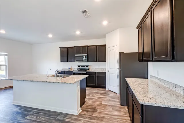 $1,950 | 109 Riverdale Drive, Jarrell, TX 76537