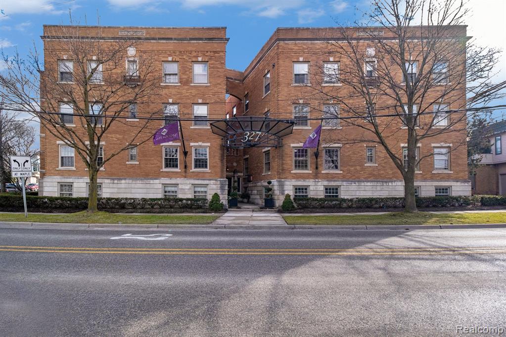 327 Southfield Road, Unit 18 Birmingham, MI 48009 - Photo 2 of 29