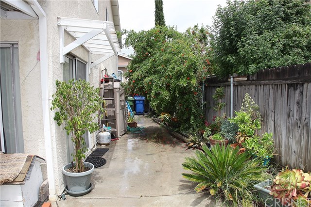 11545 Honeyglen Road Pacoima, CA 91331 - Photo 11 of 14