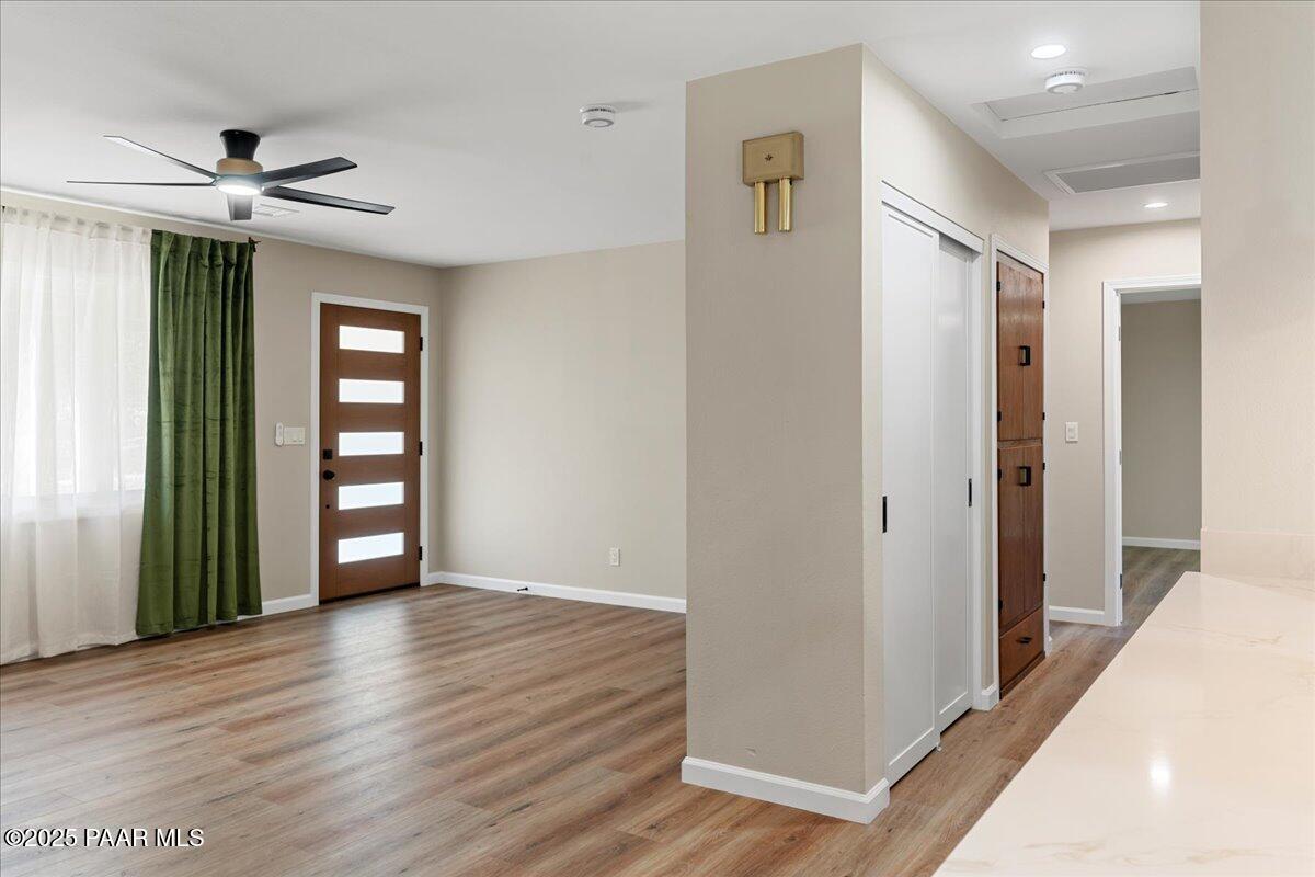 1810 Meadowbrook Road Prescott, AZ 86303 - Photo 19 of 31 18-Hallway