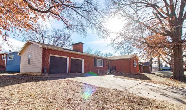 $289,900 | 400 Hillcrest Drive, Warrensburg, MO 64093