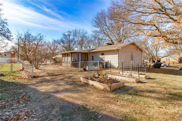 $289,900 | 400 Hillcrest Drive, Warrensburg, MO 64093