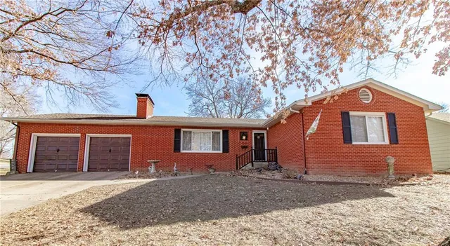 $289,900 | 400 Hillcrest Drive, Warrensburg, MO 64093