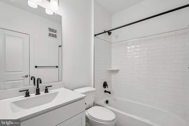 $2,700 | 21731 Dovekie Terrace, Unit 403, Ashburn, VA 20147