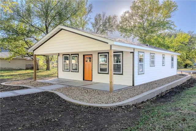 $187,500 | 217 North 17th Street, Fredonia, KS 66736