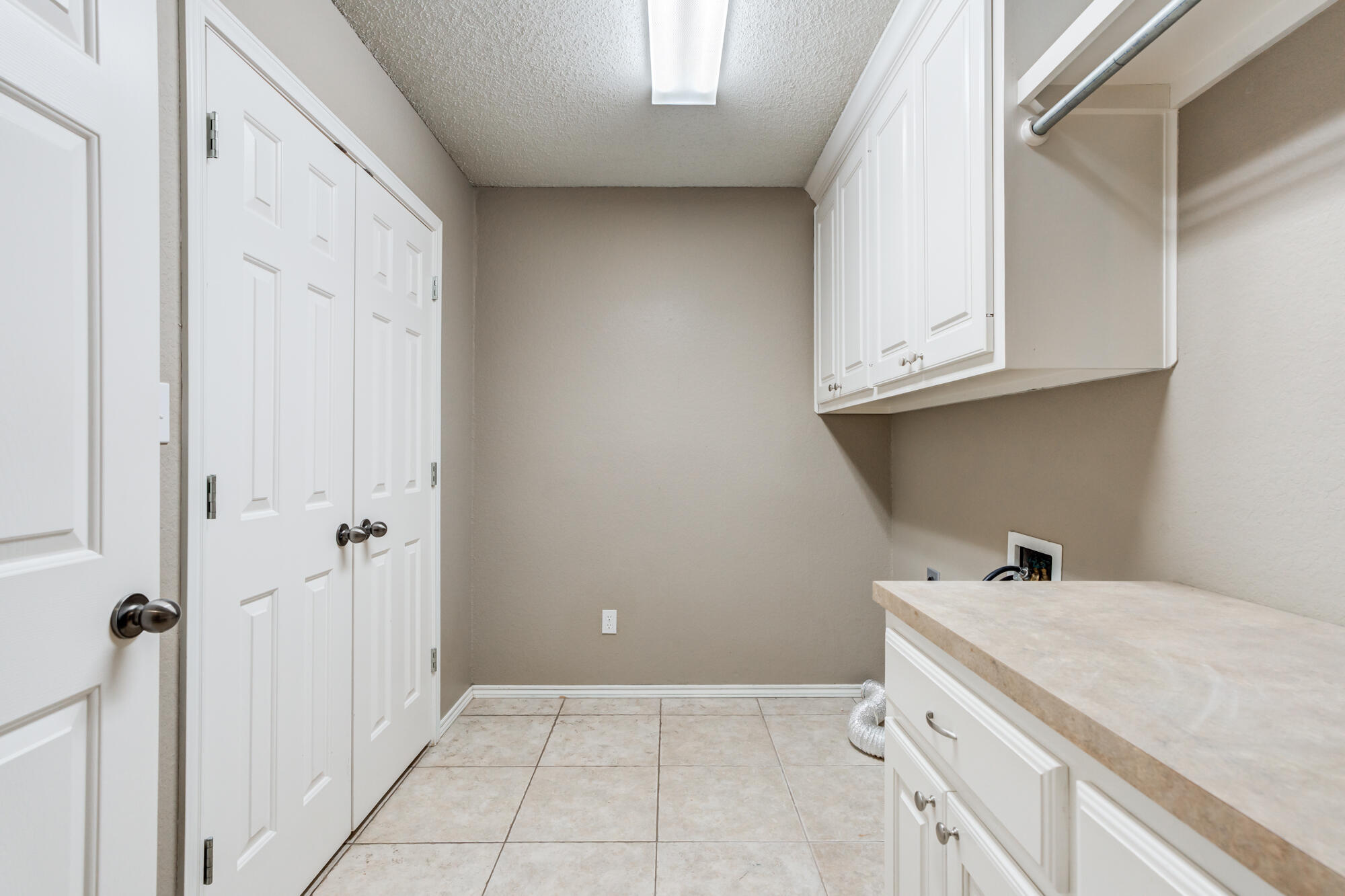 5801 110th Street Lubbock, TX 79424 - Photo 14 of 38 5801-110th-St_Lubbock-TX_7_Laundry-Room