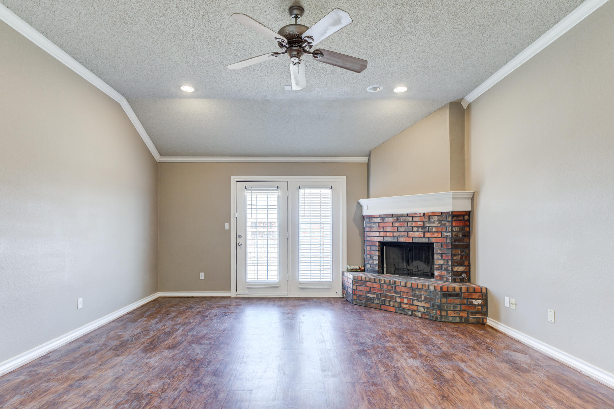 5801 110th Street Lubbock, TX 79424 - Photo 23 of 38 5801-110th-St_Lubbock-TX_32_Living-Room