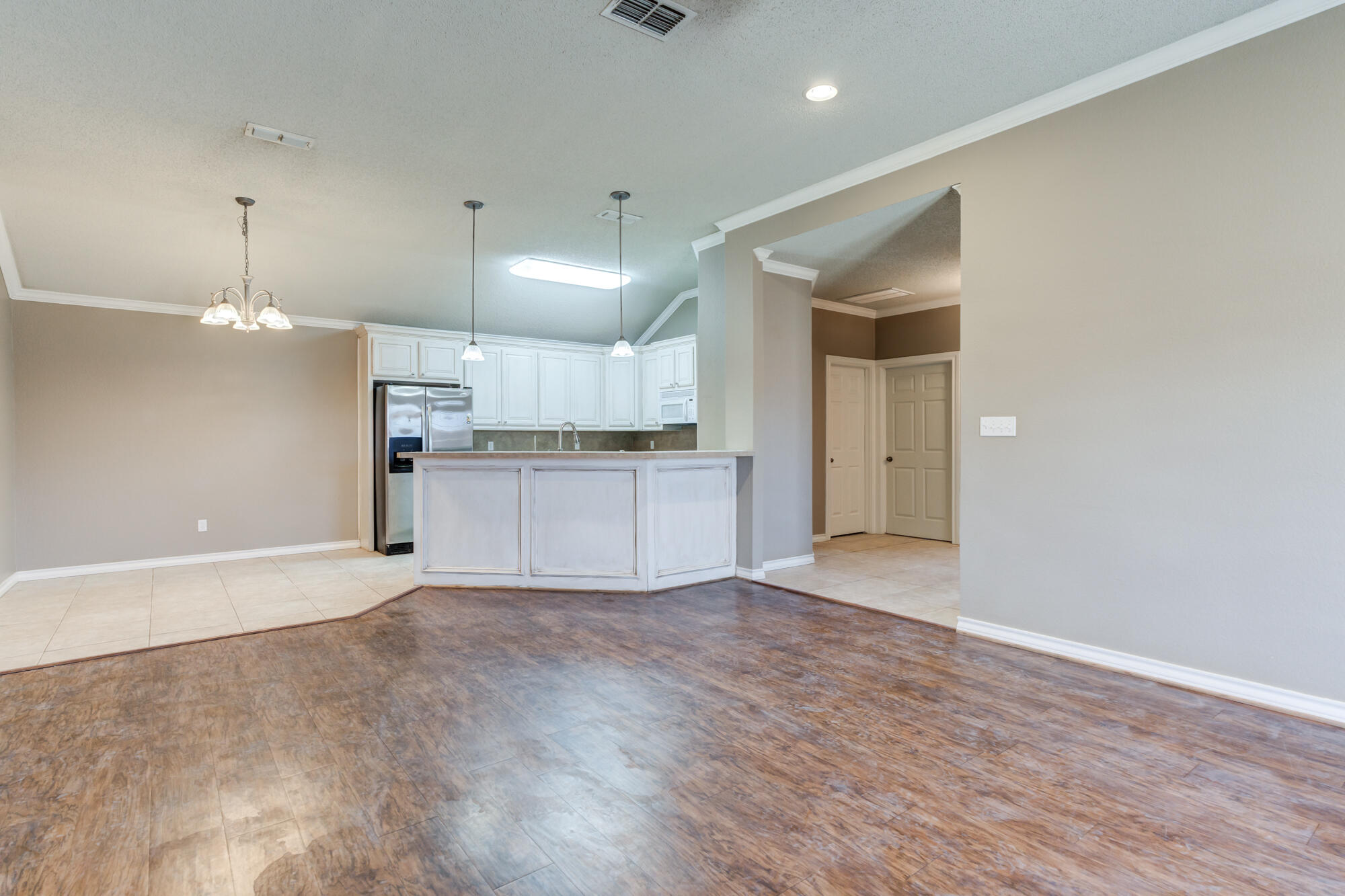 5801 110th Street Lubbock, TX 79424 - Photo 26 of 38 5801-110th-St_Lubbock-TX_35_Living-Room