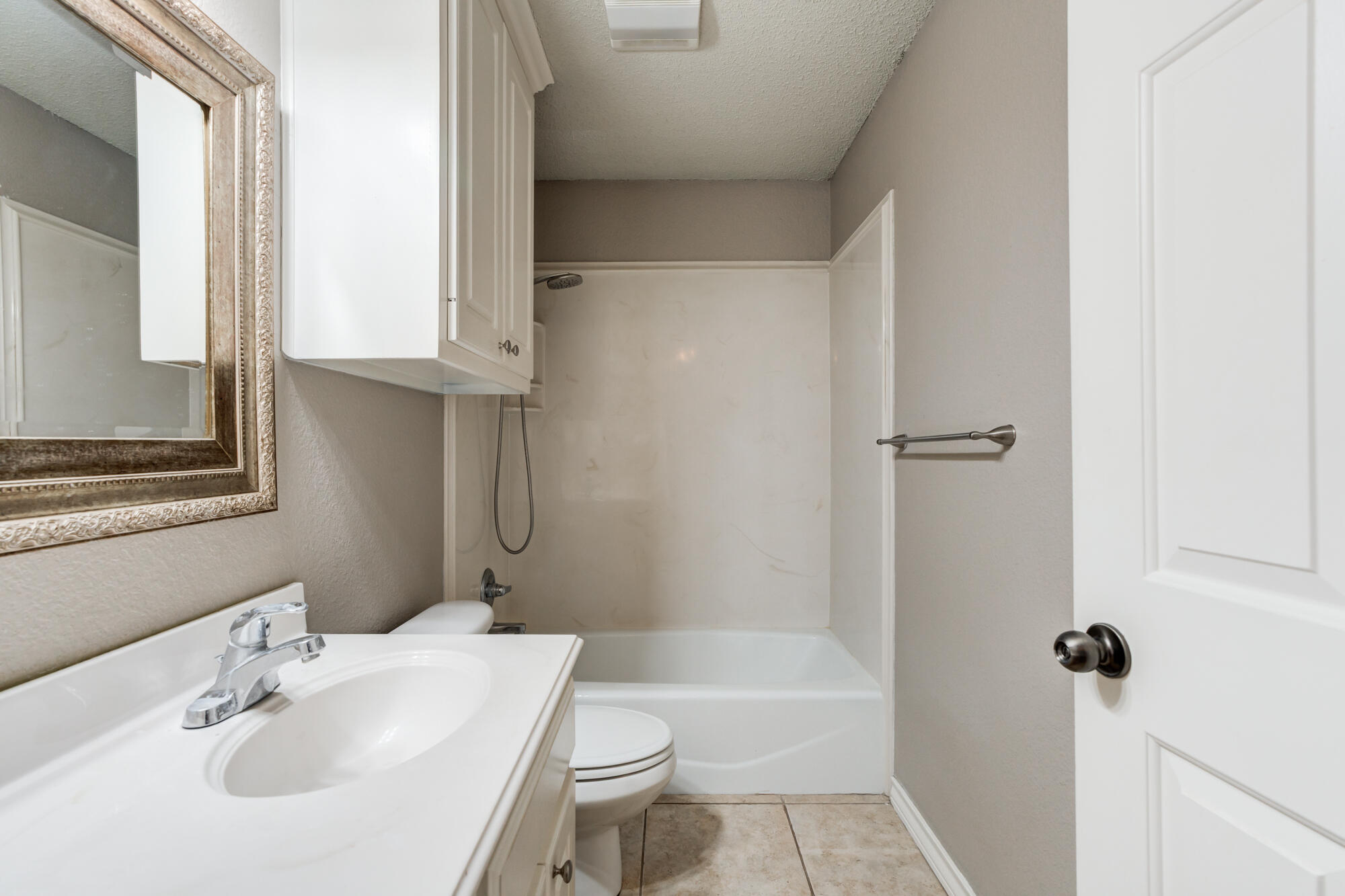 5801 110th Street Lubbock, TX 79424 - Photo 34 of 38 5801-110th-St_Lubbock-TX_28_Bathroom-2