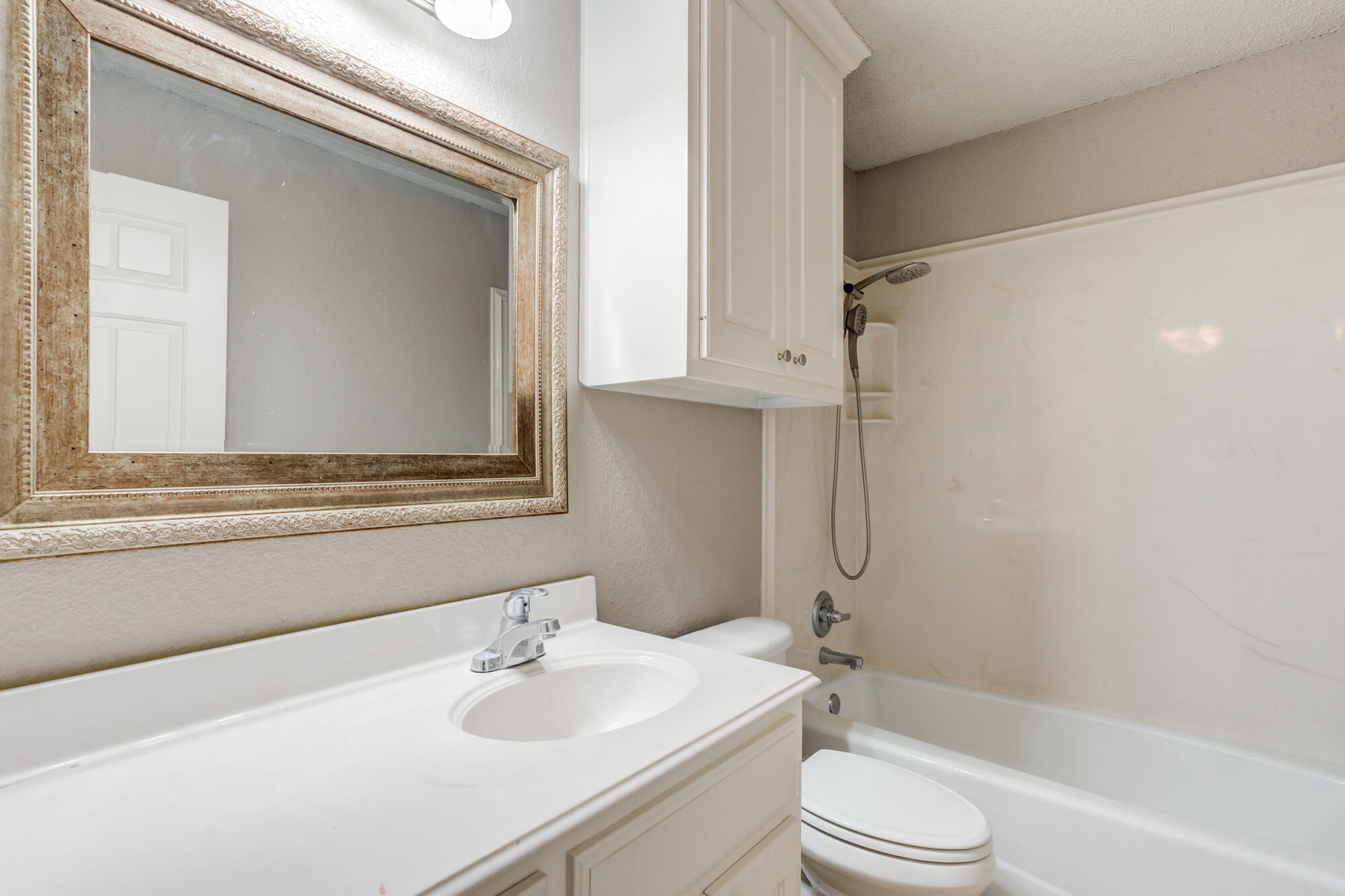 5801 110th Street Lubbock, TX 79424 - Photo 35 of 38 5801-110th-St_Lubbock-TX_29_Bathroom-2