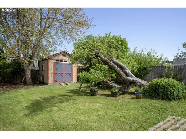 $539,000 | 1522 East Washington Avenue, Cottage Grove, OR 97424