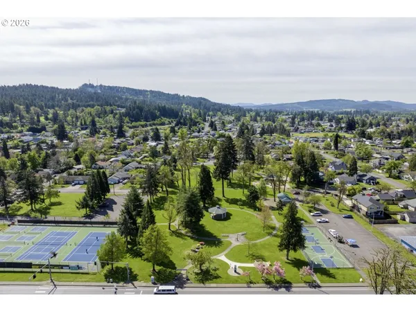$539,000 | 1522 East Washington Avenue, Cottage Grove, OR 97424