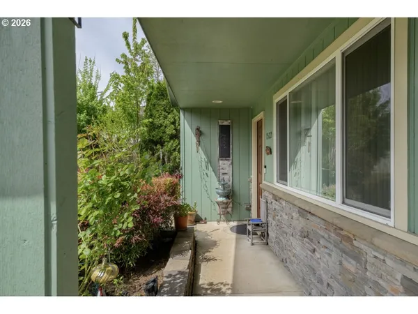 $539,000 | 1522 East Washington Avenue, Cottage Grove, OR 97424