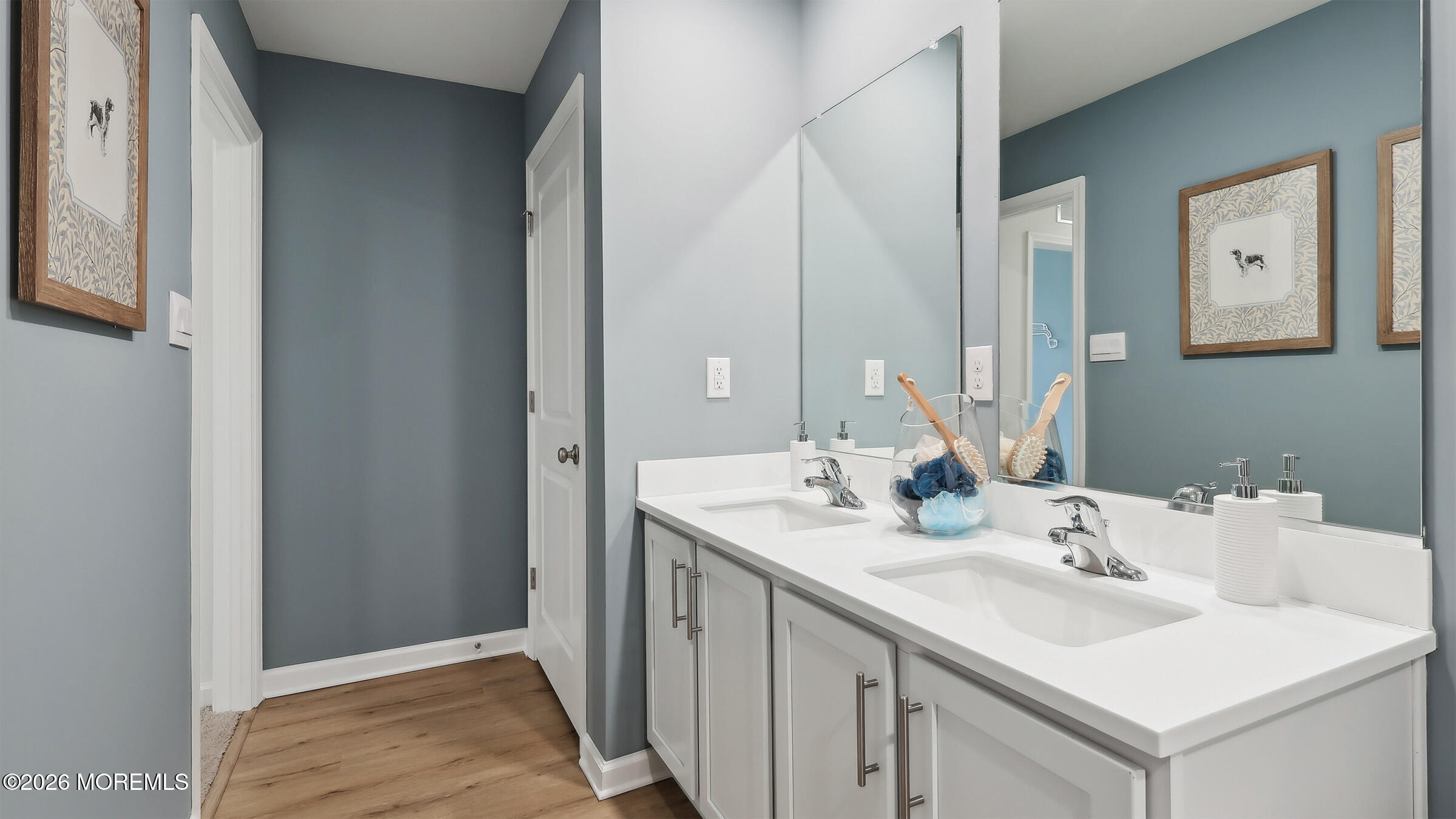 445 Ridge Avenue Hamilton, NJ 08610 - Photo 28 of 33 a bathroom with a sink and a mirror