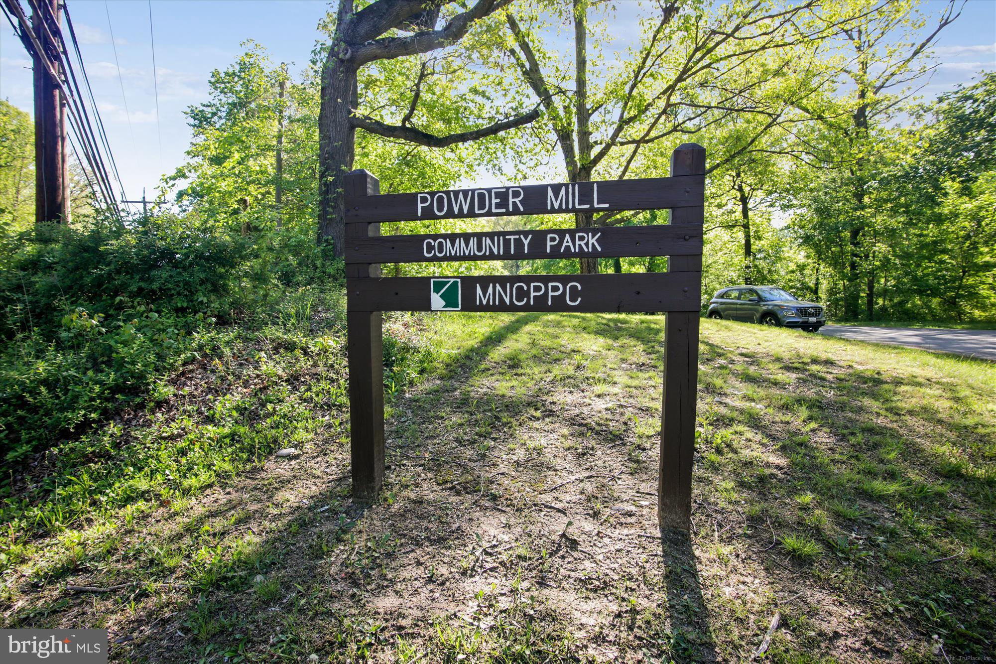 9274 Adelphi Road, Unit 202 Hyattsville, MD 20783 - Photo 23 of 25 a close up of a street sign