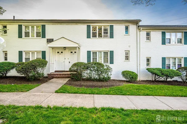 $2,050 | 29 B Garfield Park, Edison, NJ 08837
