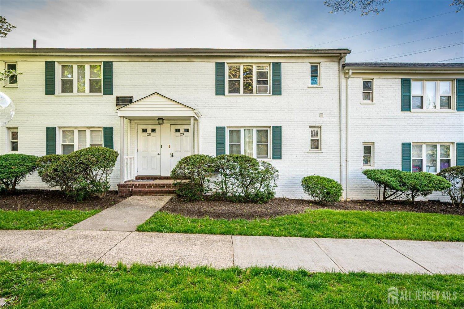 29 B Garfield Park Edison, NJ 08837 - Photo 1 of 18