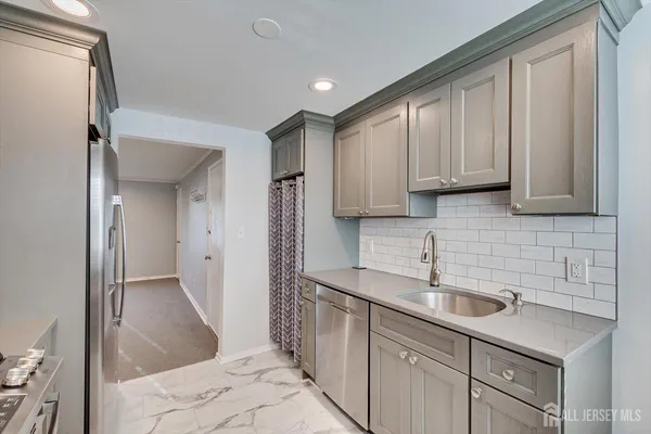 $2,050 | 29 B Garfield Park, Edison, NJ 08837