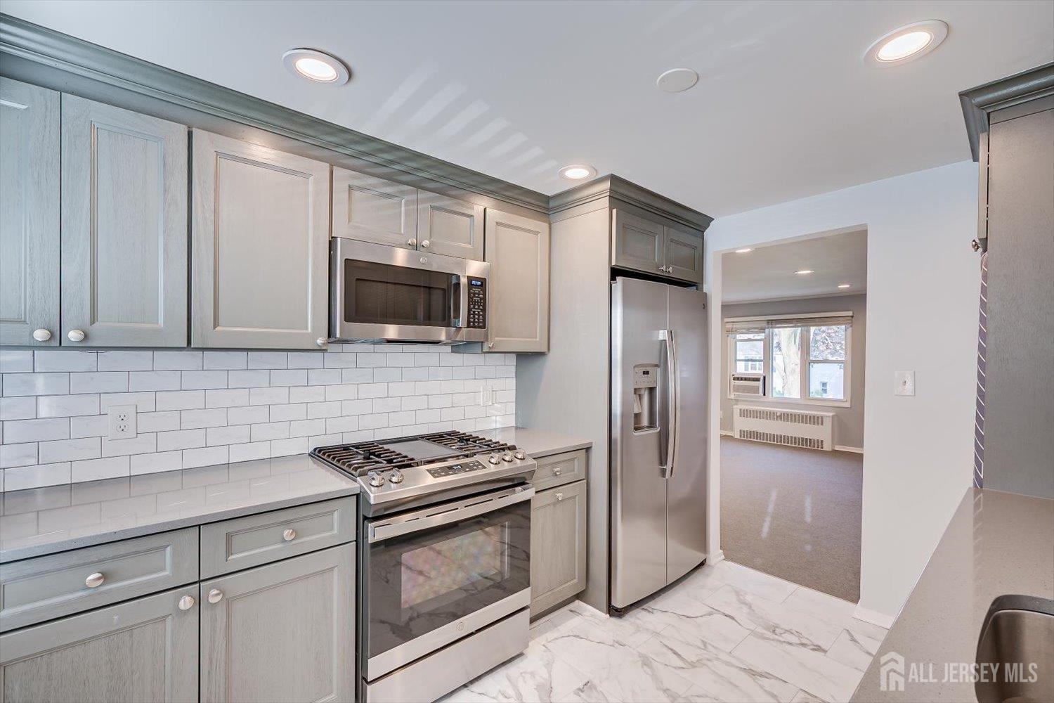 29 B Garfield Park Edison, NJ 08837 - Photo 12 of 18
