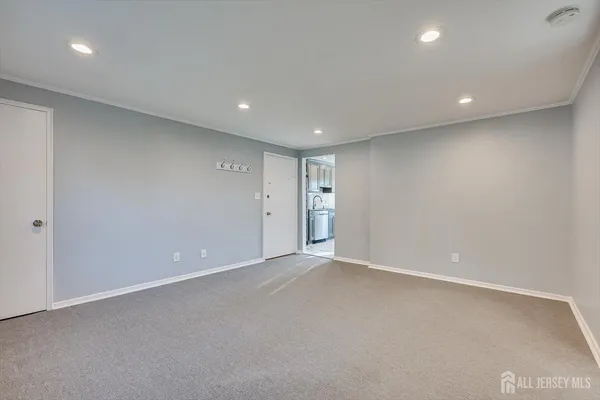 $2,050 | 29 B Garfield Park, Edison, NJ 08837