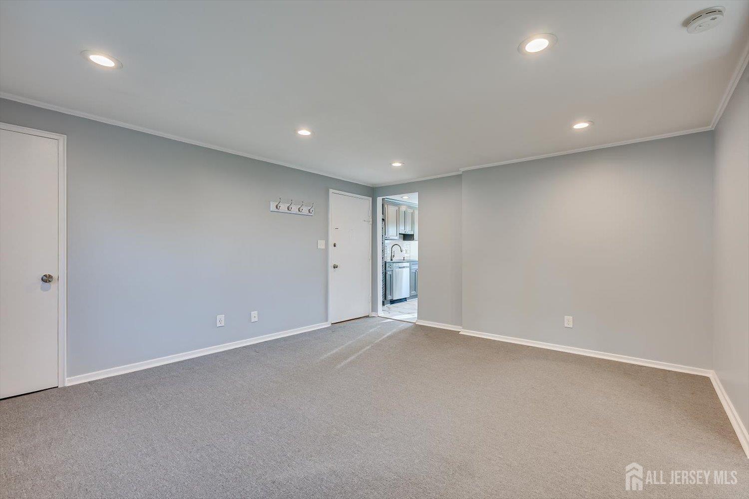 29 B Garfield Park Edison, NJ 08837 - Photo 7 of 18