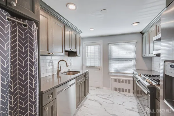 $2,050 | 29 B Garfield Park, Edison, NJ 08837