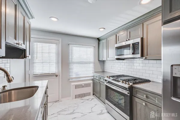 $2,050 | 29 B Garfield Park, Edison, NJ 08837