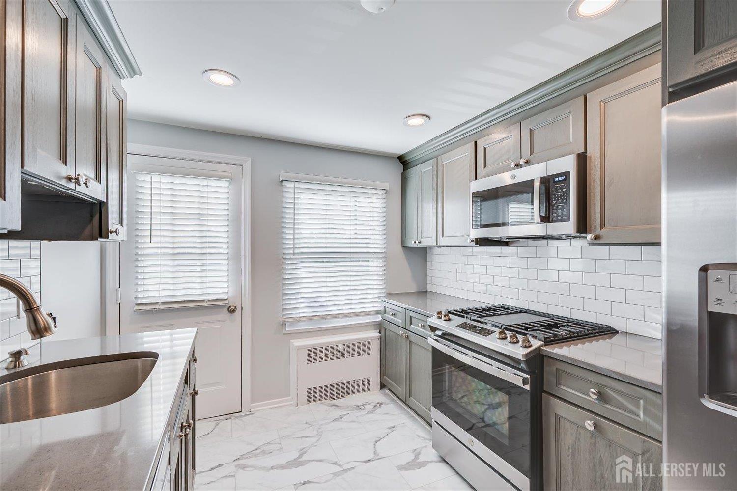 29 B Garfield Park Edison, NJ 08837 - Photo 10 of 18