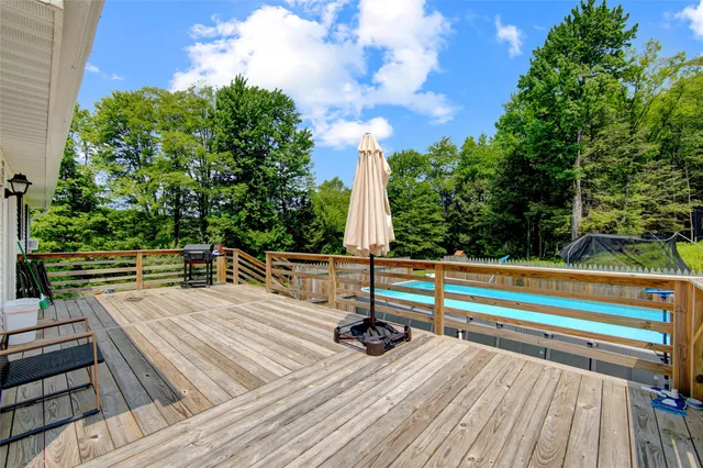a view of sitting area with chairs