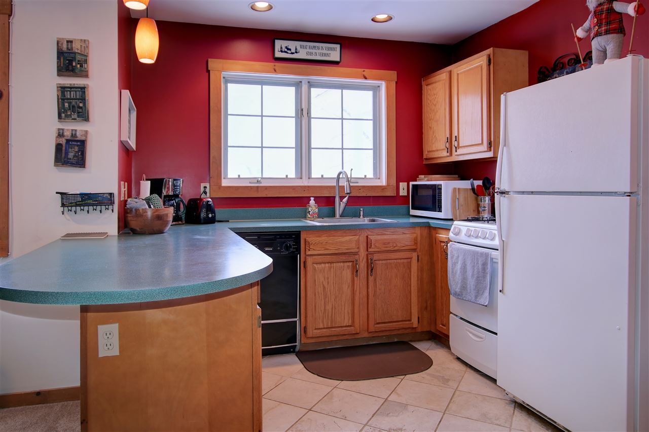 117 Mountain Road, Unit 301 Stowe, VT 05672 - Photo 11 of 27 Gallery Image 11