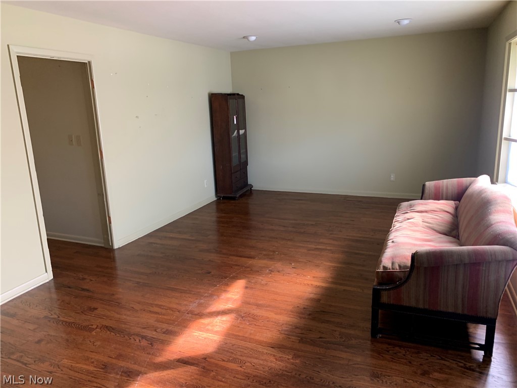 6345 Fairhaven Road Cleveland, OH 44124 - Photo 4 of 25