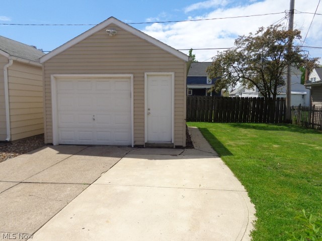 3329 Ralph Avenue Cleveland, OH 44109 - Photo 5 of 22 Garage