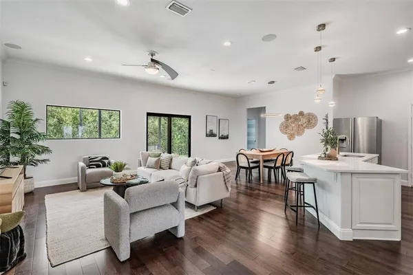 $925,000 | 4003 South Shamrock Road, Tampa, FL 33611