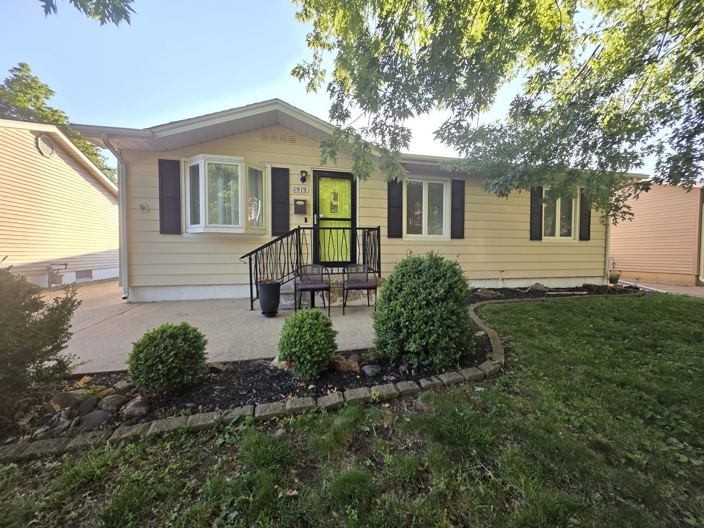 1919 Fairfield Drive Springfield, IL 62702 - Photo 1 of 1